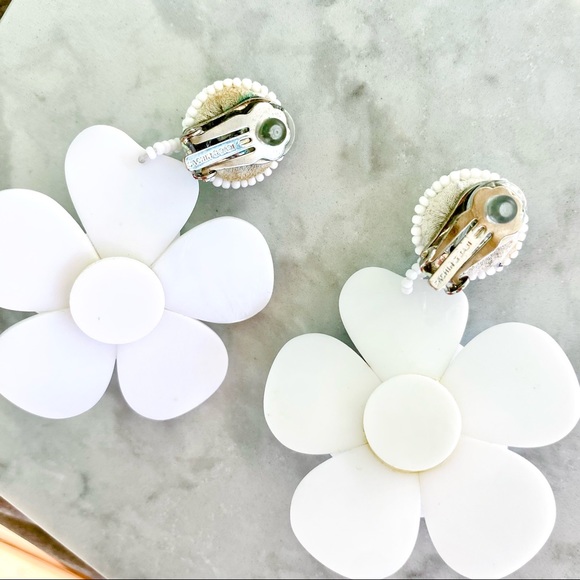 Sachin & Babi White Plastic Flower Earrings EUC - Picture 4 of 11
